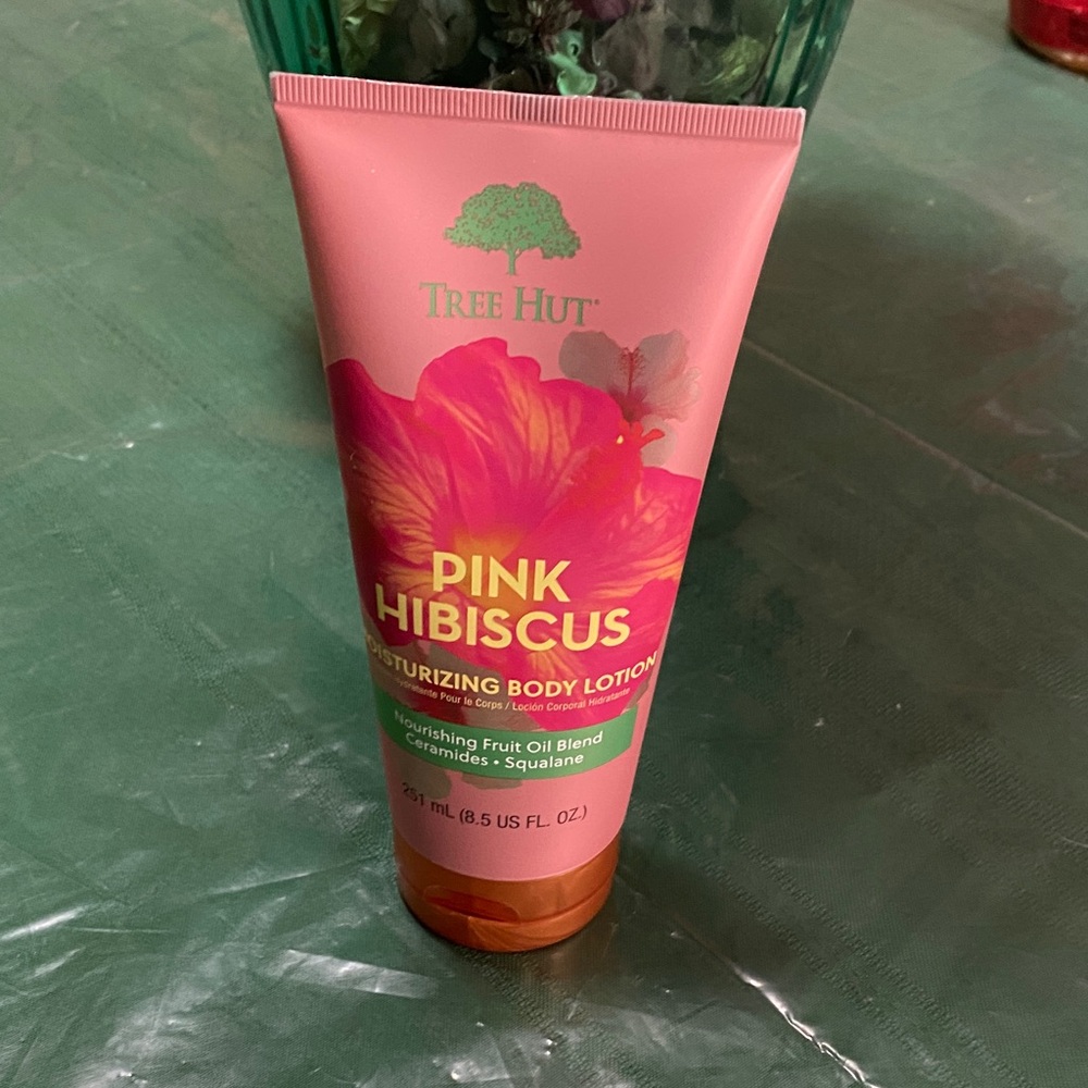 Tree Hut Gel Wash , 2 Pink Hibiscus body lotion, tree hut body butter. All new - Picture 4 of 8
